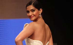 Sonam Kapoor at IIJW 2014