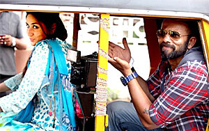 Kareena Takes Rohit Shetty For a Rickshaw Ride