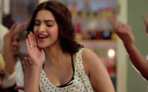 Engine Ki Seeti Song - 'Khoobsurat'