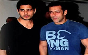 Salman khan is always known as the Godfather of the newcomers in Bollywood. And now he has been the godfather for Sidharth Malhotra for his upcoming film `Brothers` which is Akshay Kumar`s production. Take a look!