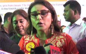 Rani Mukherjee Promotes Mardaani in a School