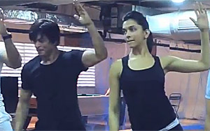 INDIAWAALE Dance Steps - 'Happy New Year'