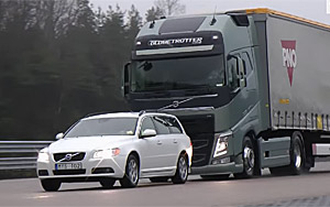 Volvo Trucks - Emergency braking at its best!