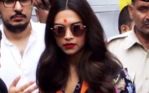 Deepika Padukone Visits Siddhivinayak Temple