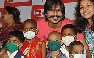 Vivek Oberoi Visits Cancer Patient's Association