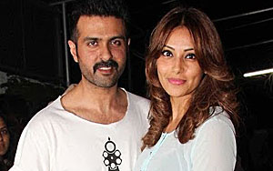 Bollywood couple Bipasha Basu and Harman Baweja`s relationship is suffering from issues.Have a look at this video.
