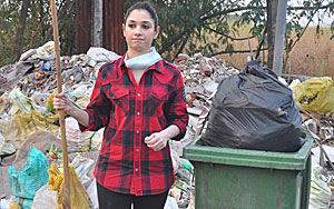 Just like other Bollywood stars Tamannaah Bhatia takes up the Swach Bharat Abhiyan Challenge started by Prime Minister Narendra Modi. Watch this video to now what more Tamannah has to say.
