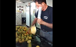 Guy Cuts Lemons Like A Boss