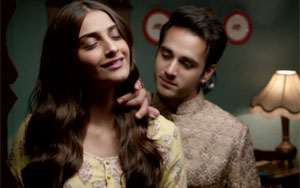 Mere Naina Kafir Ho Gaye song from the movie `Dolly Ki Doli`<br>Director: Abhishek Dogra<br>Music: Sajid-Wajid<br>Lyrics: Kumaar<br>Singer: Rahat Fateh Ali Khan<br>Cast: Sonam Kapoor, Pulkit Samrat, Rajkumar Rao, Varun Sharma