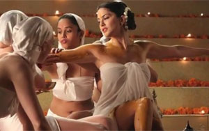 Sunny Leone Bathes In 100 Ltrs Of Milk 