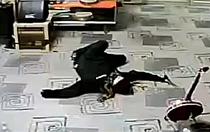 Robber Played Dead to Escape