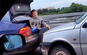 How Russians Tow a Car