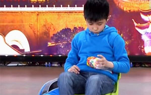 Kid Solves 2 Rubik's Cubes at Once