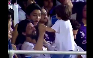 SRK Makes AbRam Dance To Ooh La La!