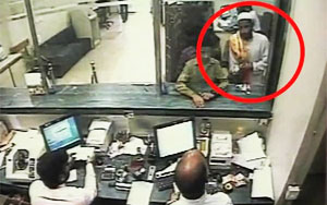 See How a Thief Looted The Bank in Karachi