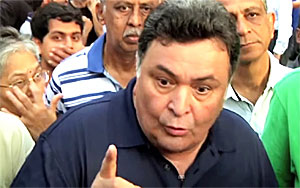 Rishi Kapoor INSULTS Reporter