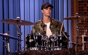 Justin Bieber and Questlove Drum-Off