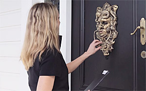 Door Knocker Comes to Life and Yells at Solicitors