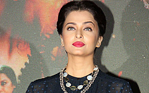 Aishwarya Rai Promoted 'Jazbaa' at Law College 