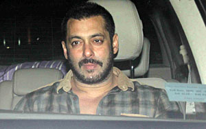 Salman Khan along with the team attended the special screening of `Prem Ratan Dhan Payo`.