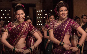 Priyanka & Deepika's Dance-off in Pinga Song - 'Bajirao Mastani'