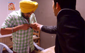 Kapde Khol Apne Promo - 'Judge Singh LLB'