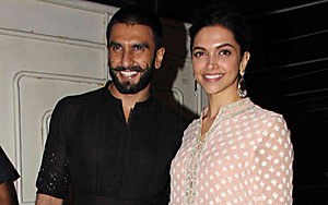 Check out the film screening of `Bajirao Mastani` where many Bollywood celebrities have praised the film and complimented Ranveer Singh and Deepika Padukone for their spectacular work.
