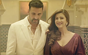 Dil Cheez Tujhe Dedi Lyrical Song - 'Airlift'