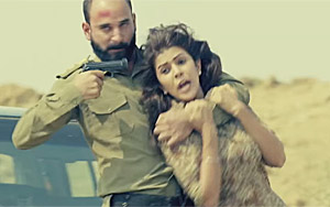 Main Tum Logon Ke Saath Khada Hoon Na Promo - 'Airlift'