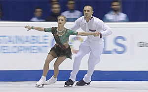 Figure Skating Champions Dance in Perfect Sync to Ranveer-Deepika's Song; Win Gold