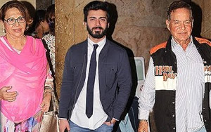 Fawad Khan welcomes guest at the special screening of his upcoming movie `Kapoor And Sons` which also stars Alia Bhatt and Sidharth Malhotra.