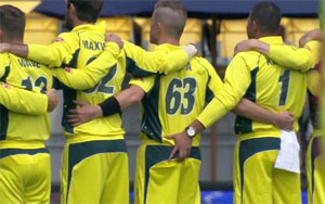 Usman Khawaja Grabs Adam Zampa's Bum