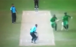 Women's Cricket funny Run Out