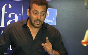 Salman ANGRY on Media for MISBEHAVING With His Parents