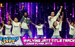 Presenting the Junior Flying Jatts, watch and enjoy.<br>Singer: Mansheel Gujral & Raftaar<br>Lyrics: Vayu & Raftaar<br>Music: Sachin-Jigar