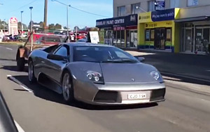 Guy Uses Lamborghini to Tow a Trailer of Goats