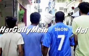 Watch Har Gully Mein Dhoni Hai song from the upcoming Bollywood biographical film `M.S.Dhoni - The Untold Story`<br>Singer: Rochak Kohli<br>Music Director: Rochak Kohli<br>Lyrics: Manoj Muntashir<br>Cast: Sushant Singh Rajput, Kiara Advani, Disha Patani and Anupam Kher<br>
Directed by Neeraj Pandey