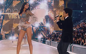 Bruno Mars Performs 24K Magic at Victoria's Secret 2016 Fashion Show