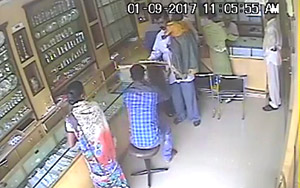 Shoplifting in Jewellery Shop