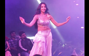 Nora Fatehi`s impromptu solo during my her for Miss India Femina diva awards 2018, Bangalore