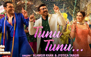 Musinc video of Tunu Tunu song from the Bollywood movie `Yamla Pagla Deewana Phir Se`. Tunu Tunu is a twist on the original famous Punjabi Bhangra folk song  Kaala Doriyan<br>Music By Sanjeev Darshan<br>Lyricist: Kunwar Juneja<br>Singer (Male): Alamgir Khan<br>
Singer (Female): Jyotika Tangri<br>Cast: Dharmendra, Shatrughan Sinha, Sunny Deol, Bobby Deol, Kriti Kharbanda, Asrani, Satish Kaushik, Binnu Dhillon<br>Directed by Navaniat Singh