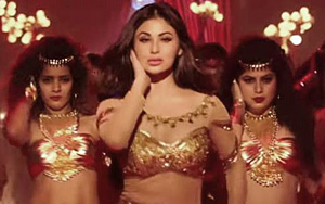 Gali Gali Song ft. Mouni Roy - KGF