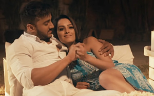 Music video of Ustad Rahat Fateh Ali Khan`s Teri Yaad, a soft romantic track with a very sweet melody woven throughout, featuring Anita Hassanandani Reddy and Rohit Reddy<br>
Music by Sunny Brown<br>
Singer: Ustad Rahat Fateh Ali Khan 
Lyricist: Sunny Brown
conceptualization: Raj Kundra
Video Music Director: Raj Kundra and Robin Behl