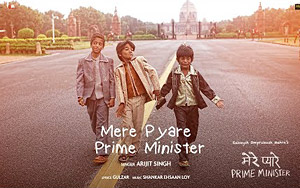 Be a part of the delightfully charming adventure embarked upon by Kannu and his friends to get a message across to the Prime Minister with the Title Track of Mere Pyare Prime Minister.<br>
Singer: Arijit Singh<br>
Music: Shankar Ehsaan Loy<br>
Lyrics Gulzar<br>
Cast : Anjali Patil, Om Kanojiya and Niteesh Wadhwa<br>
Directed by Rakeysh Omprakash Mehra