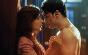 Get romantic this season with Ishqaan, the latest track from ALTBalaji`s web series Puncch Beat<br>
Singers: Palash Muchhal, Amit Mishra, Yasser Desai<br>
Lyrics: Palak Muchhal<br>
Cast: Priyank Sharma, Harshita Gaur, Siddharth Sharma and Khushi Joshi
