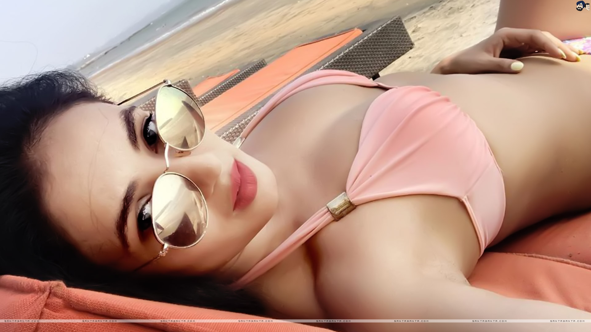 Sonal Chauhan - provocating the onlookers