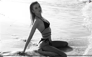 Stella Maxwell