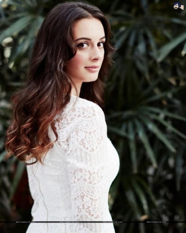 Evelyn Sharma