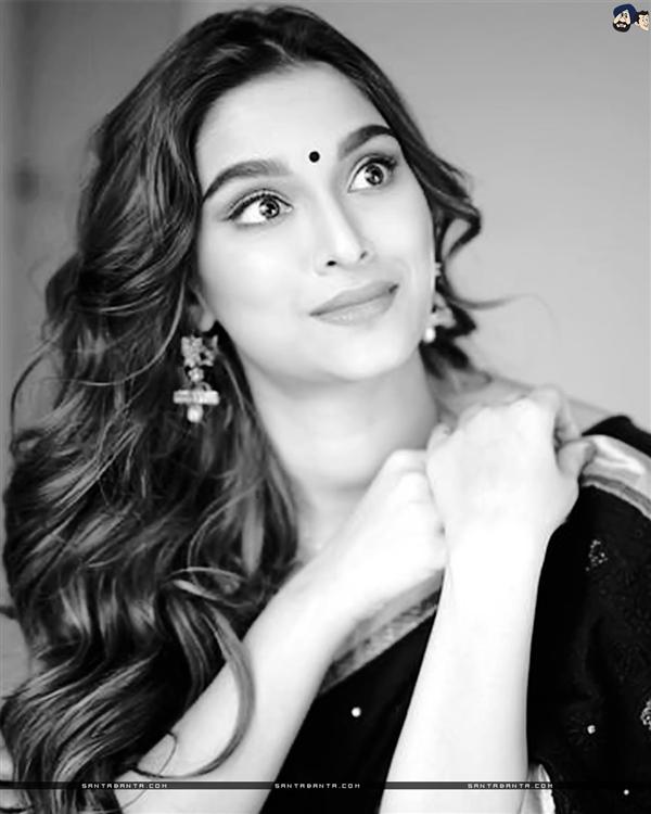 Saiee Manjrekar